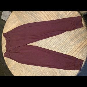 Under Armour Women’s maroon Sweatpants size medium